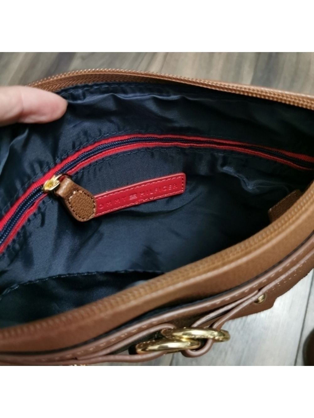 Tommy Hilfiger brown leather crossbody sling bag - Picture 10 of 12